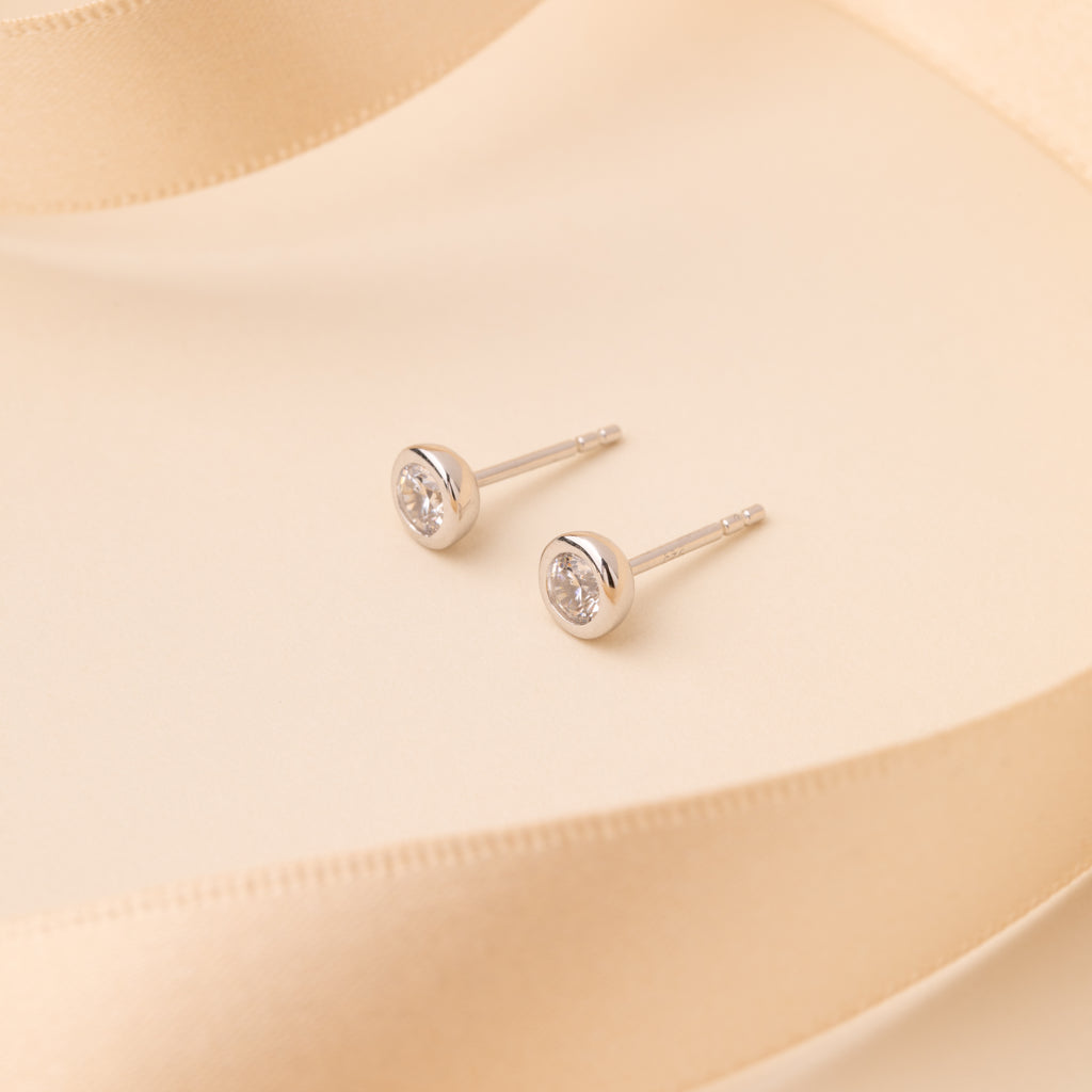 Solis Studs