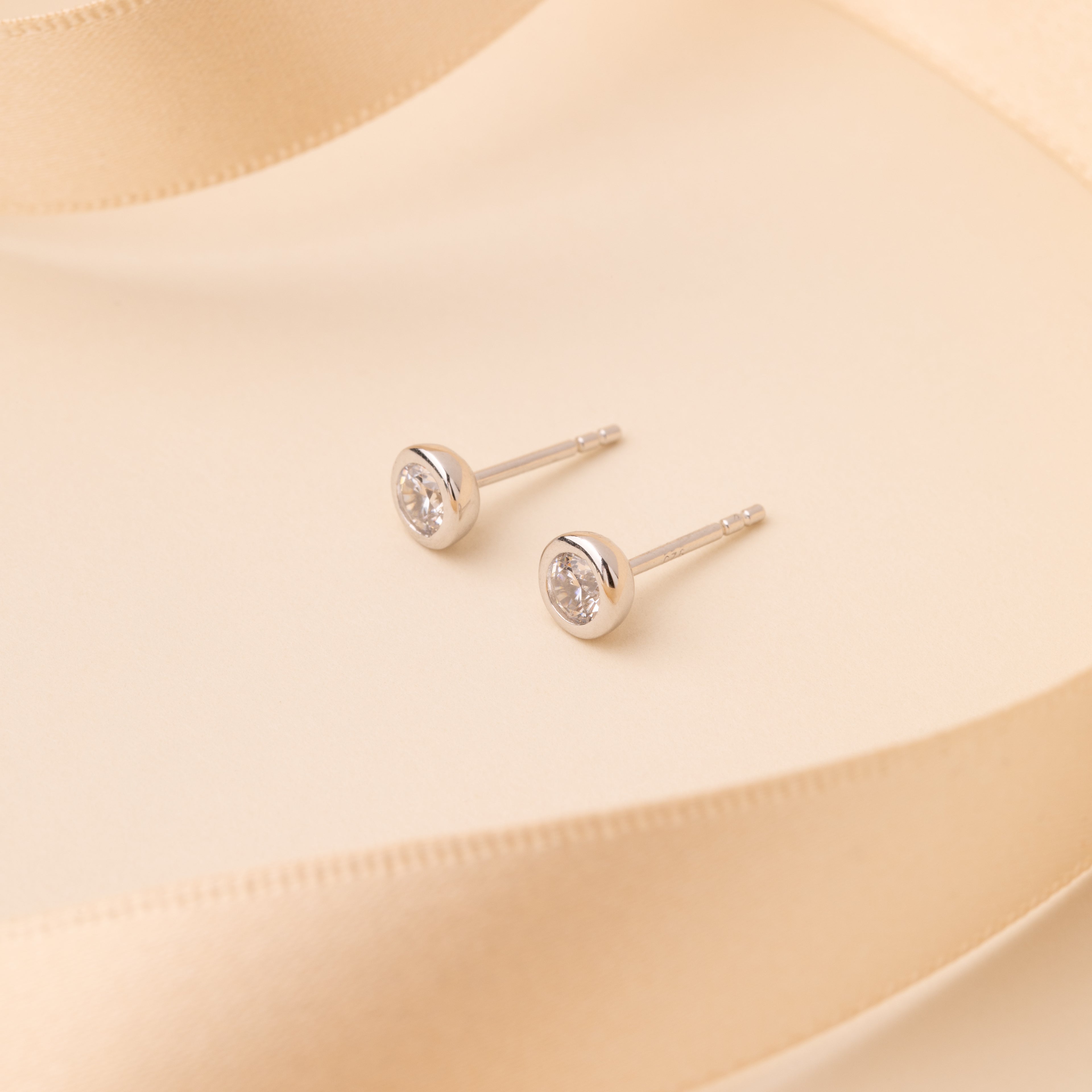 Solis Studs